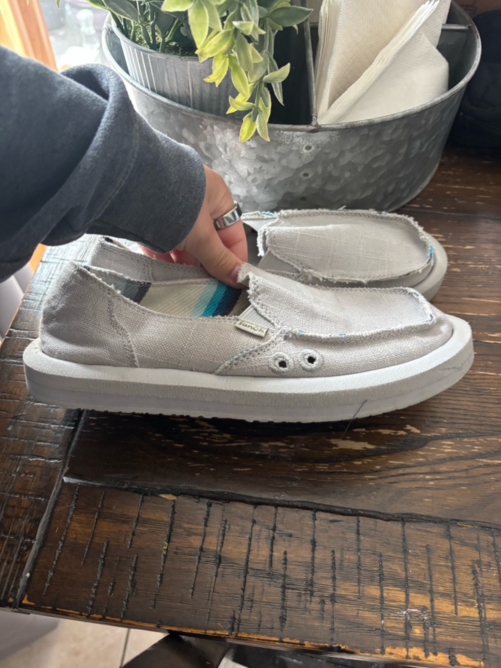 Womens sanuks gray